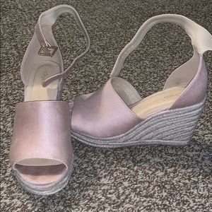 Used in very good condition Blush Wedges